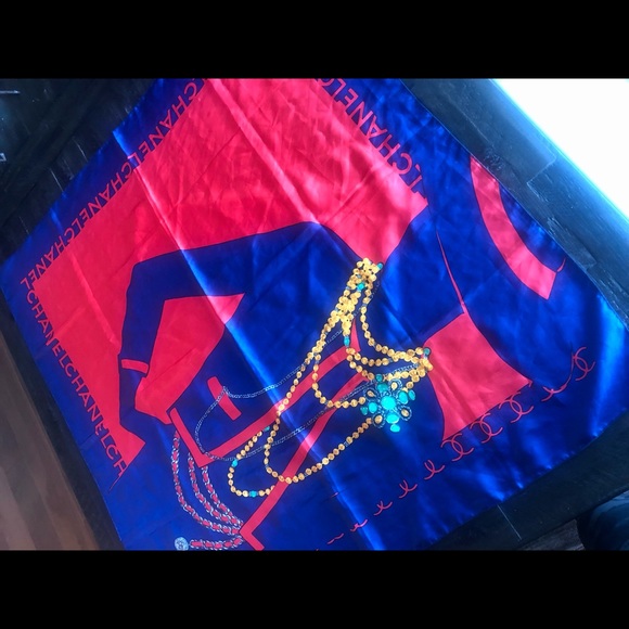 😍 Vintage Chanel Silk Scarfed with Vibrant colors on classic Lady COCO 💙❤️💛 - Picture 8 of 9